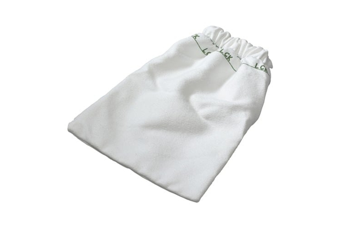 Witte stoffen beschermzak met elastiek aan de bovenzijde en een groen LCK-logo.