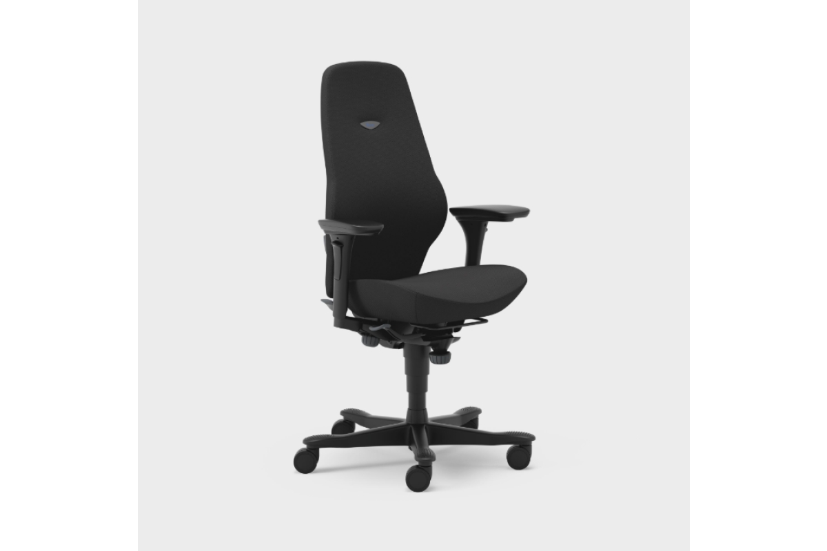 Ergonomische bureaustoel in zwart textiel met hoge rugleuning, wielen en verstel